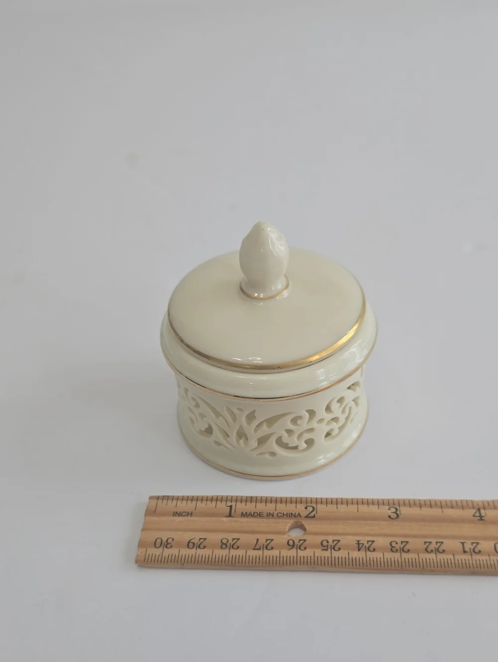 Lenox Pierced China Votive Tea Light Candle Holder With Lid Gold Trim Off White